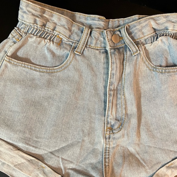 Women’s Light Wash Demin Shorts | XS - Picture 3 of 3